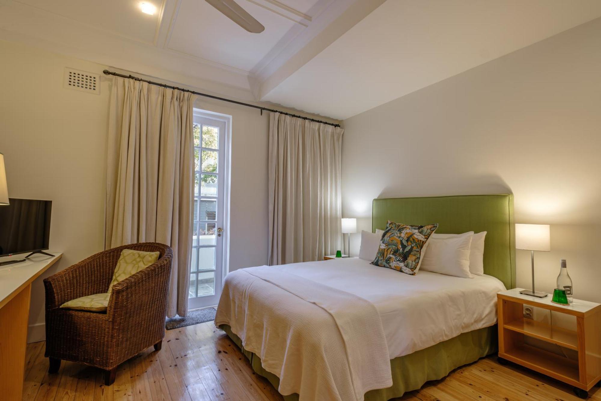 Chambre Lit Queen-Size avec Balcon
