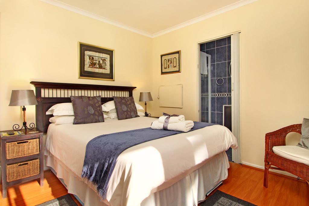 Chambre Double avec Vue Jardin et Piscine