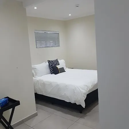 Sharon'S House: Modern Self-Catering Rooms-3